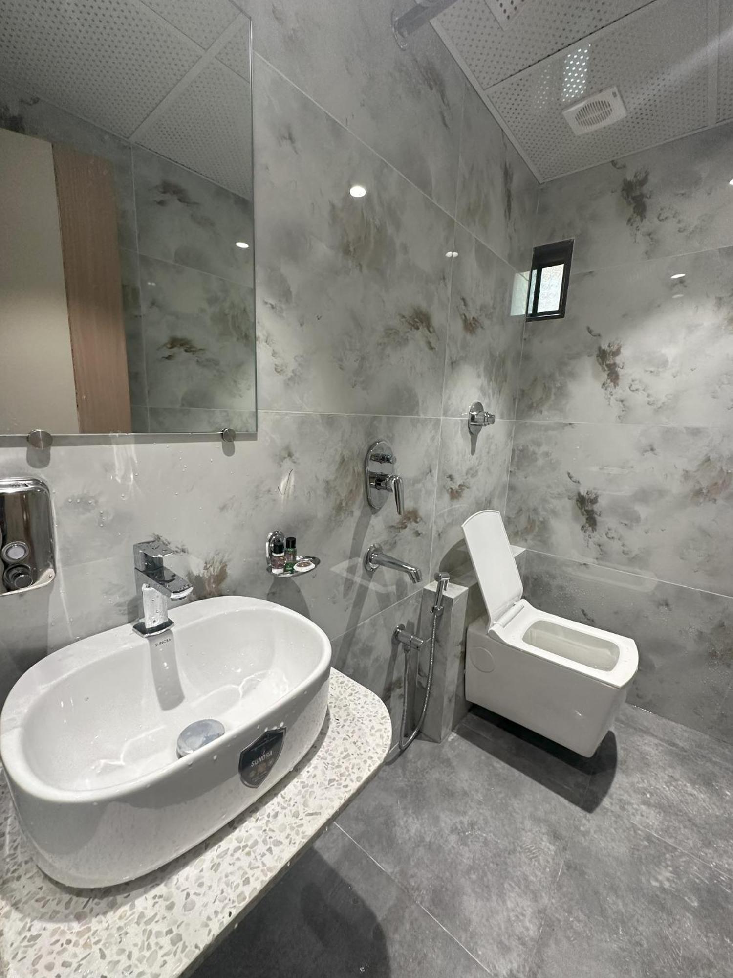 The Falcon Inn Mumbai Ngoại thất bức ảnh